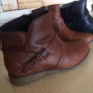 Women’s brown teva ankle boot size 8